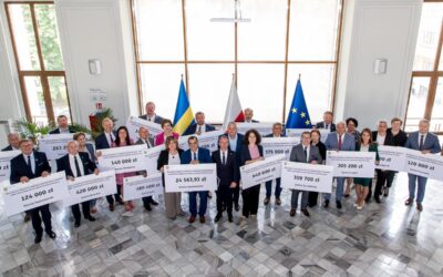 Symboliczne przekazanie czeków na&nbsp;budowę i&nbsp;modernizację dróg dojazdowych do&nbsp;gruntów rolnych 12.06.2023